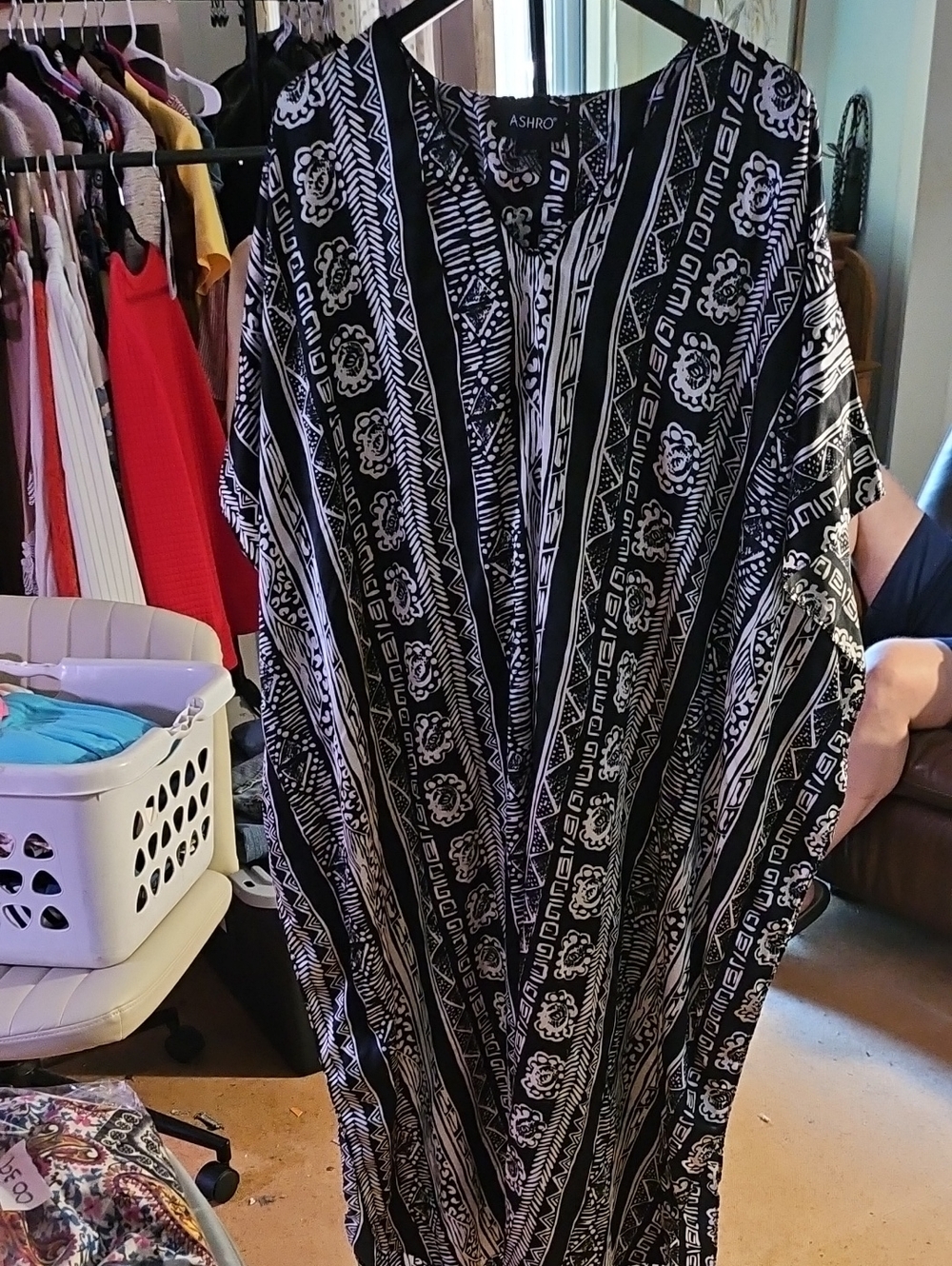 ASHRO Black & White Geometric Floral Button-Front Casual Caftan